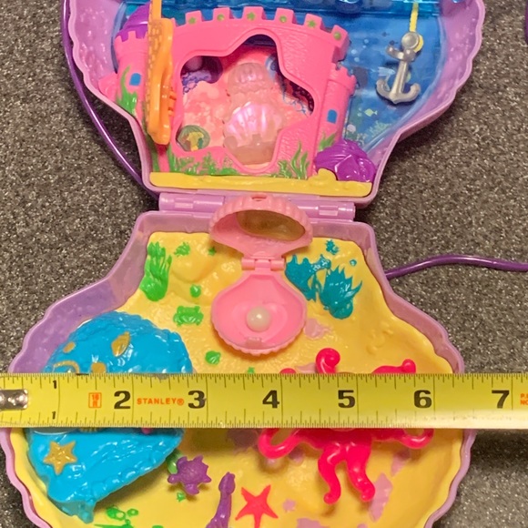 Polly Pocket Seashell Mermaid Clamshell Case and Figurines. - Picture 14 of 14